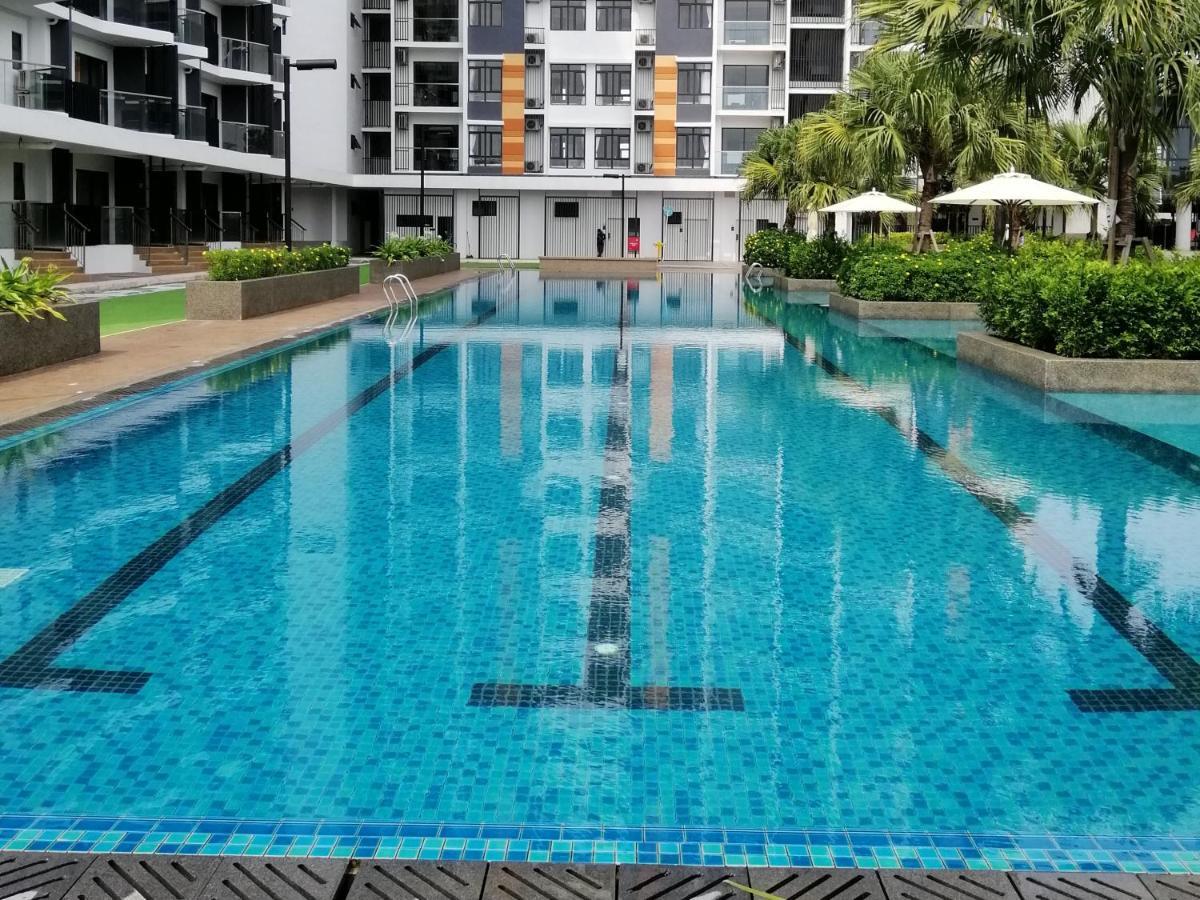Timurbay Seafront Residence By Hardinahomes Kuantan Buitenkant foto